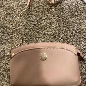 Anne Klein crossbody purse
Soft pink